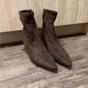 Unisa Dark Brown Ankle Booties Size 6.5